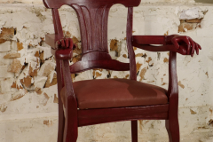 54. Sesseln. Frau. 2000 €.