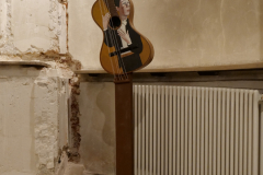 73. Guitar. Objekt 2500€.